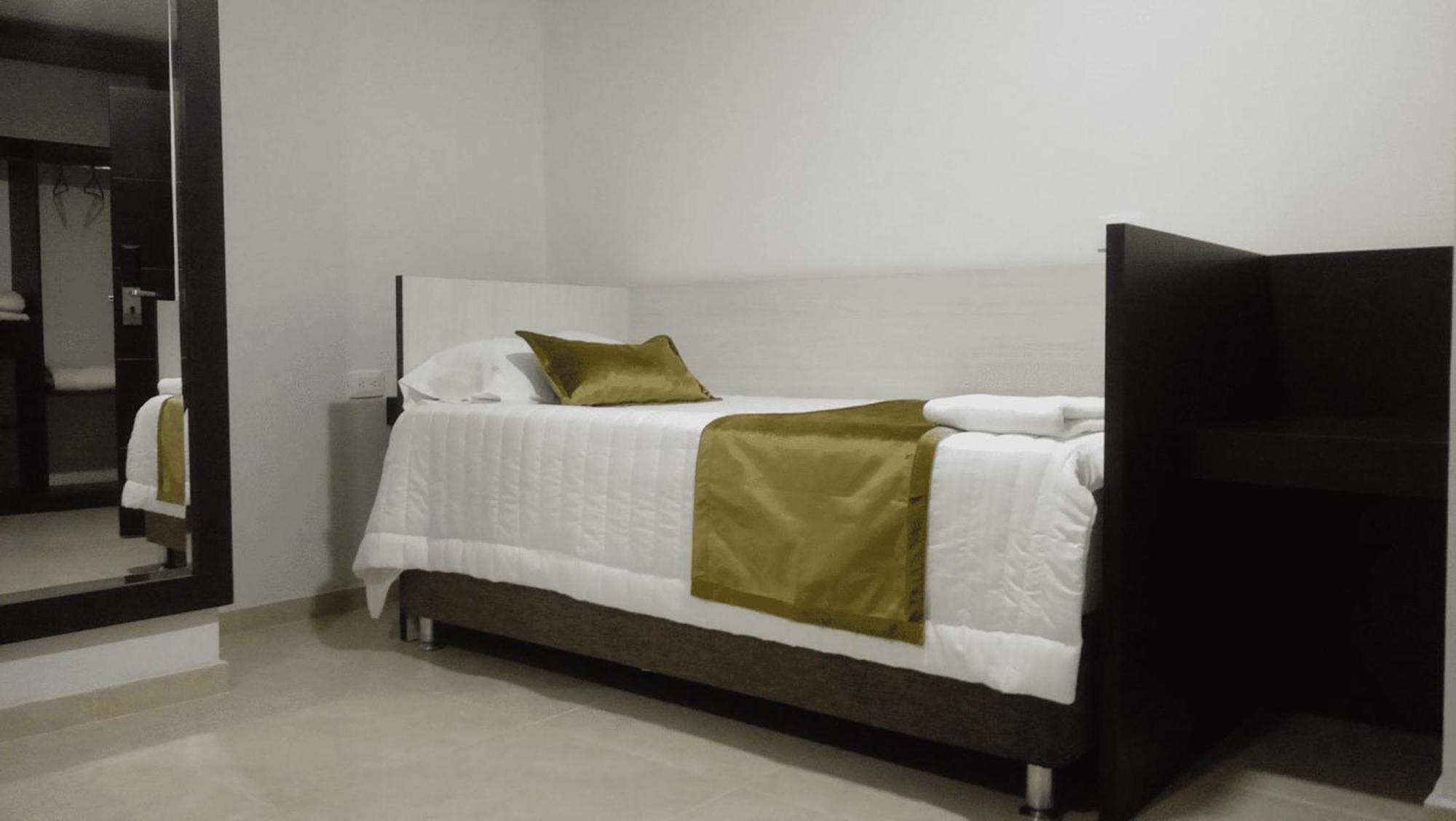 Hotel Andinos Plaza Florencia ภายนอก รูปภาพ